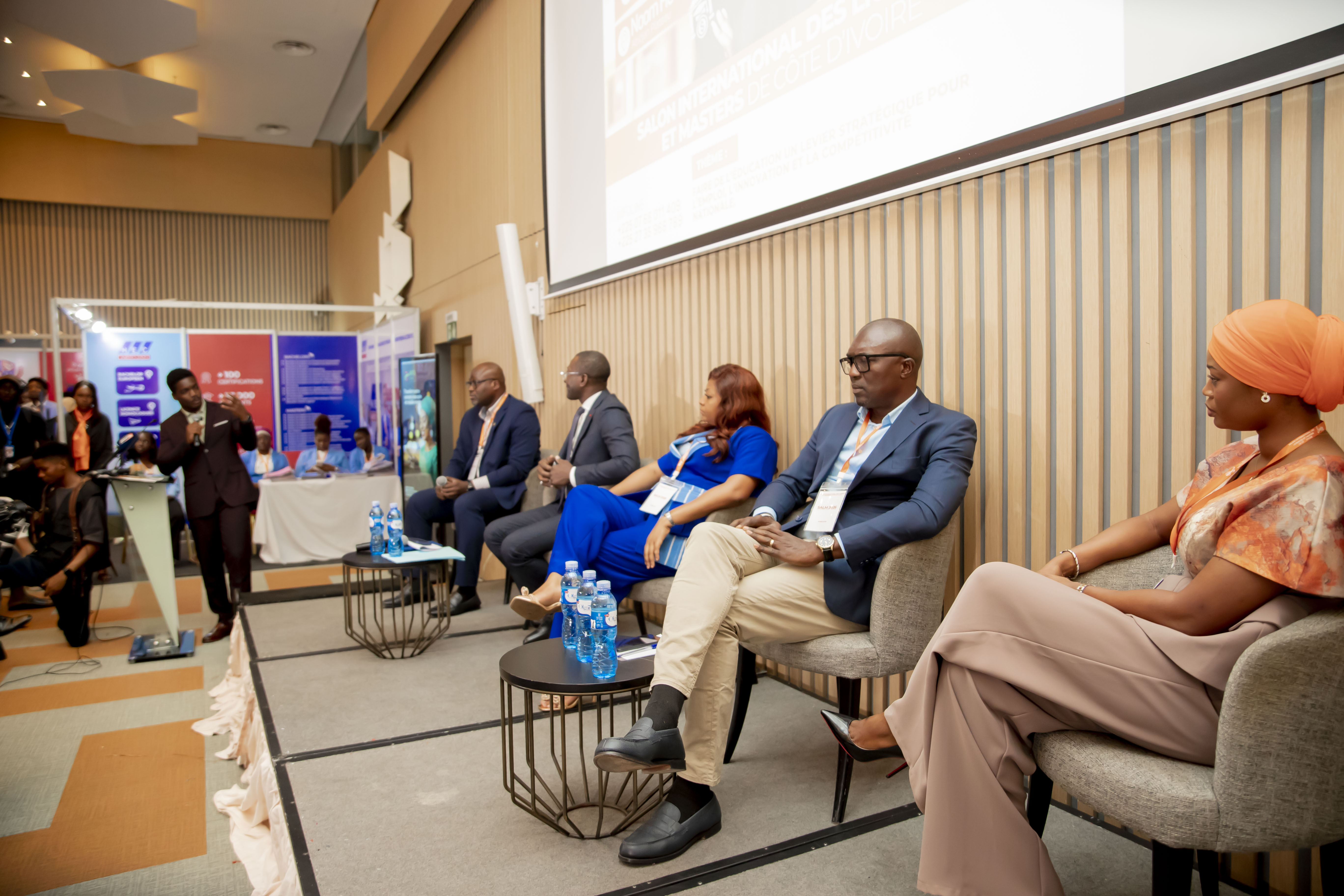 Panel devant les étudiants